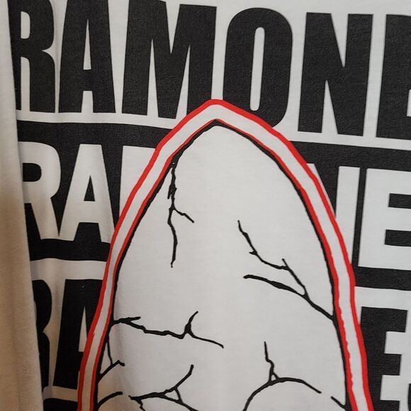 6X 30W Torrid White Ramones Tee Classic Fit Band Tee NWT Crew Neck Plussize Punk - Picture 3 of 5